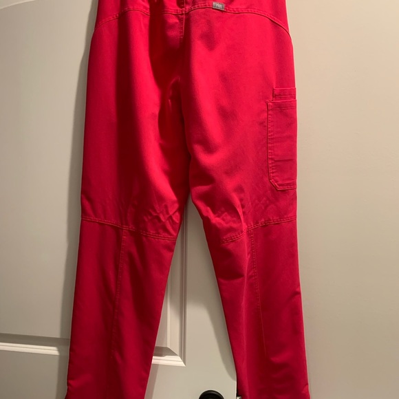 Like new, Figs scrub set - Picture 6 of 6